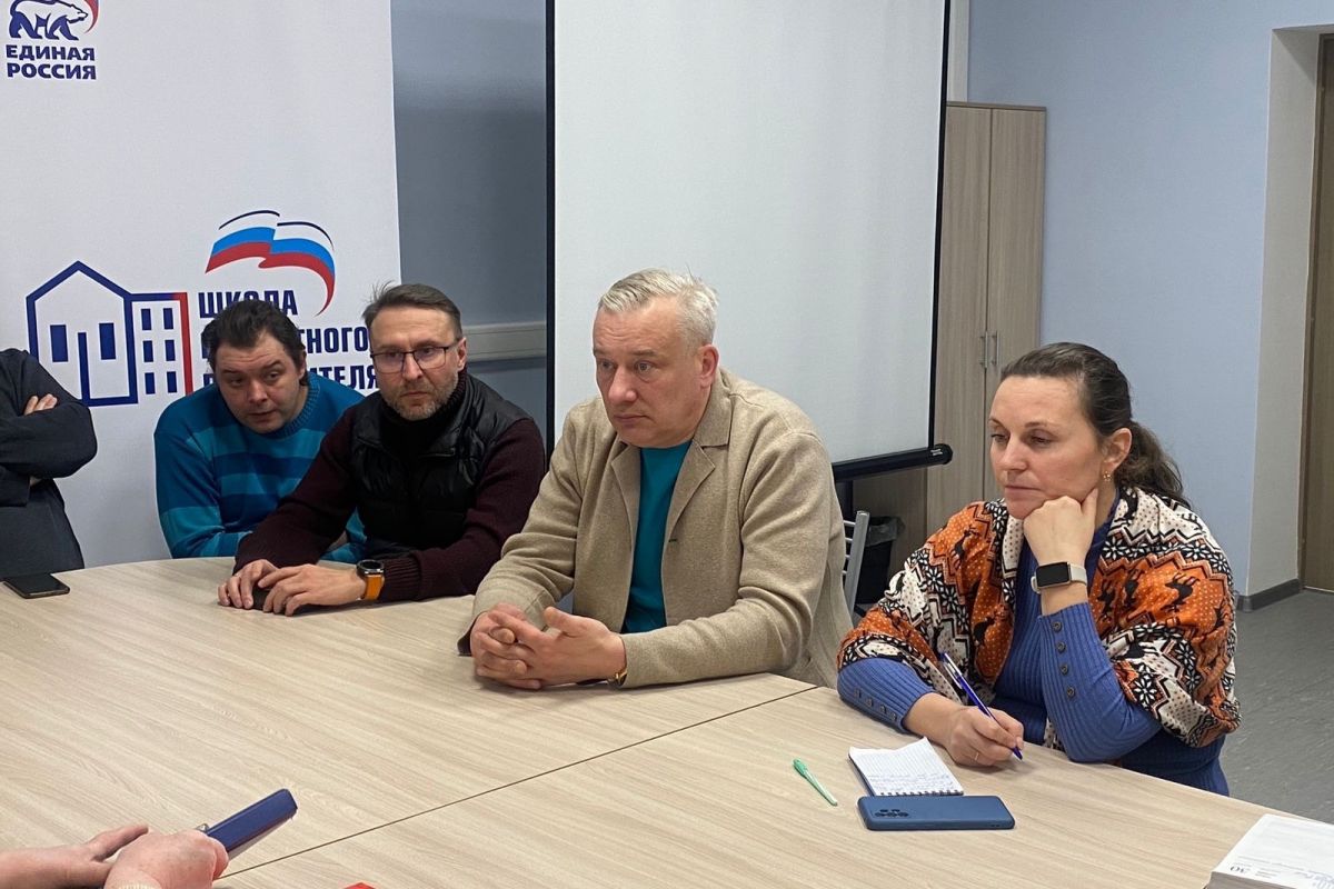 «Единая Россия» провела цикл семинаров по вопросам ЖКХ в шести районах Петербурга
