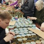 На западе Москвы единороссы провели мастер-класс по изготовлению блиндажных свечей