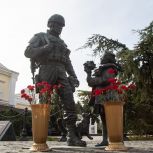 В Симферополе отметили День защитника Республики Крым