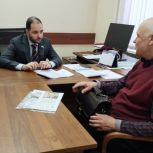 Начисление пенсий, получение водительских прав и поддержка проектов: «Единая Россия» помогает жителям решать обращения жителей регионов
