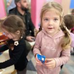 Партийцы передали сладости воспитанникам детских садов в Шатойском районе