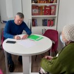 К Александру Сидорову жители обратились за помощью в решении насущных вопросов