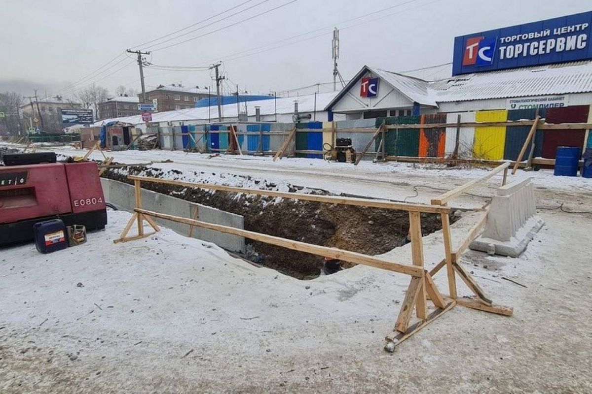 Строительство теплового луча в предместье Рабочее в Иркутске контролирует  партийный десант