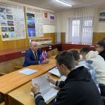 Брянские депутаты приняли участие в классных часах "Разговоры о важном"