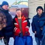 Активисты «Единой России» помогли семье погорельцев из Новокузнецка