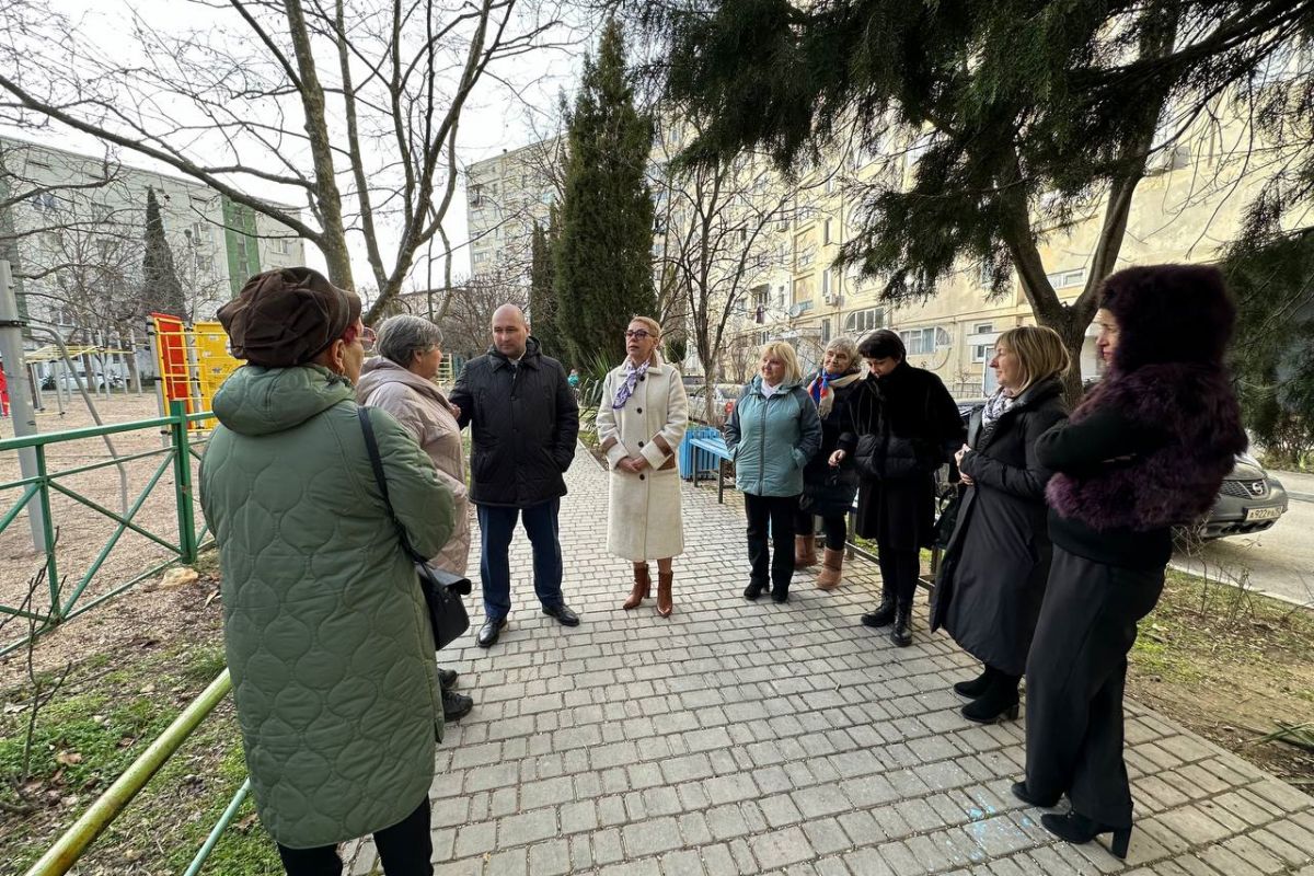 Партийцы провели новые рабочие встречи с севастопольцами в целях исполнения  партпроекта «Жители МКД»