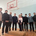 Единороссы Дербента присоединились к акции  «Сделай подарок родной школе»