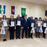 В Аскинском районе участники партийных проектов «Жители МКД» и «Новая школа» получили награды