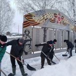 Ульяновские единороссы провели субботники возле памятников воинской славы