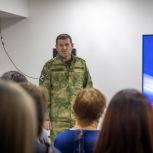 В Хакасии «Единая Россия» организовала для молодёжи встречу с участником боевых действий