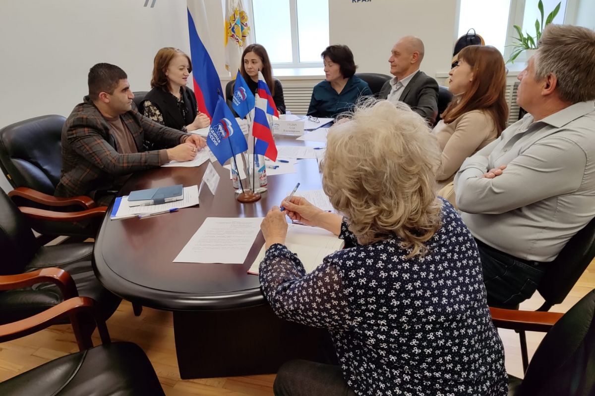 В краевой столице обсудили изменения в налоговое законодательство, касающиеся налогообложения вознаграждений старшим по домам