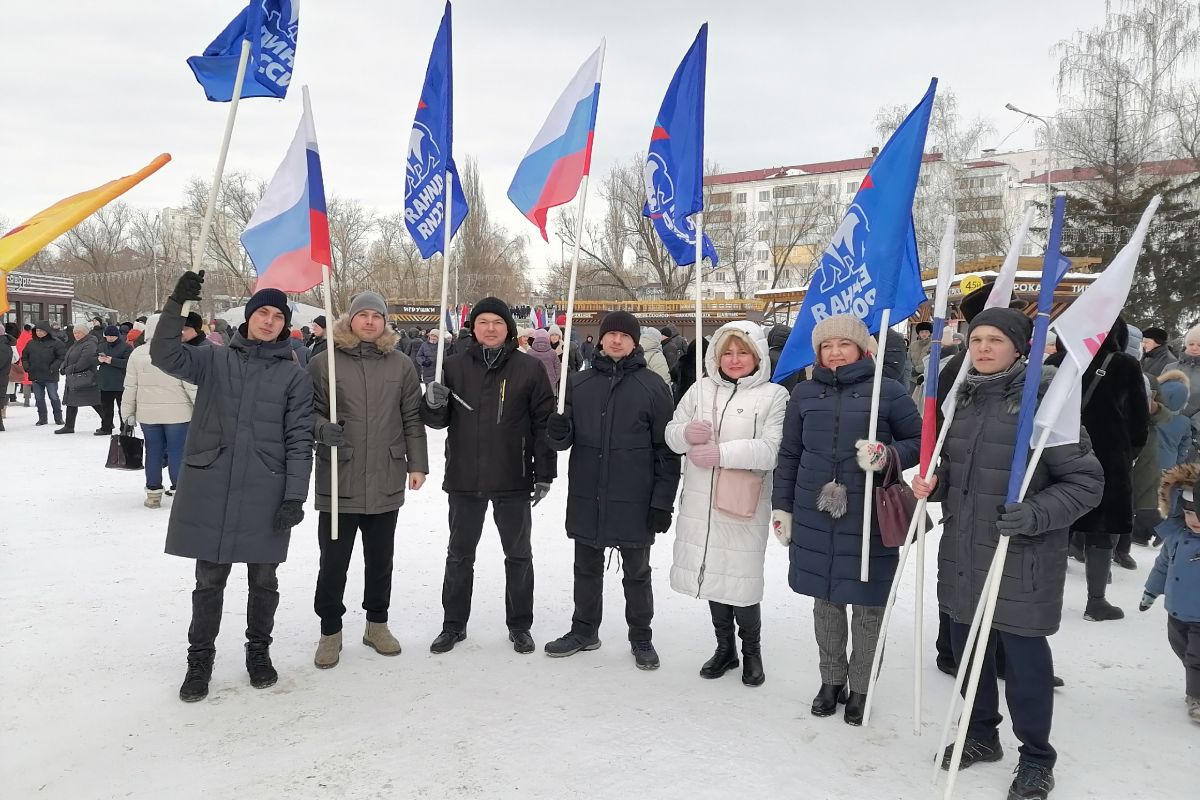 В Кургане прошёл митинг-концерт «Своих не бросаем!», посвящённый второй  годовщине начала СВО