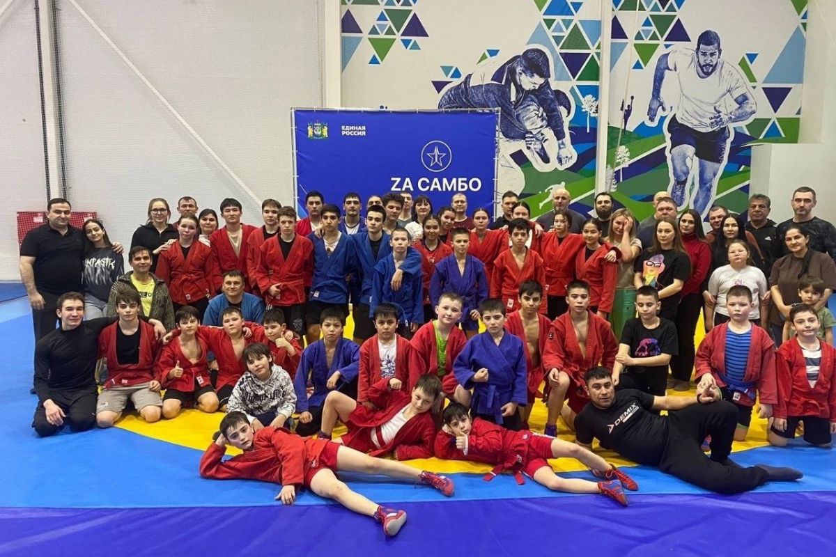 «Единая Россия» организовала в Ханты-Мансийске открытую тренировку по самбо