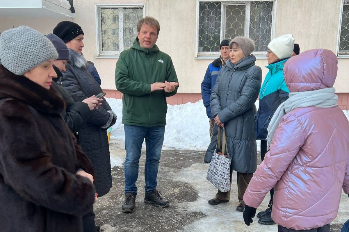 В Волжском районе активисты партии решают проблемы жителей многоквартирных  домов