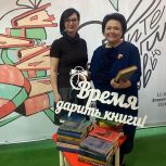 Наталья Долматова передала книги библиотеке имени Пушкина