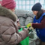 Жители отдаленных поселений Охотского моря получили к празднику свежемороженую рыбу