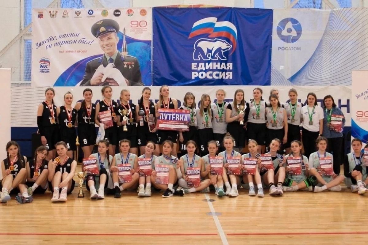 Жаркий финал школьной баскетбольной лиги «КЭС-Баскет» прошел в Десногорске при поддержке проекта «Единой России»