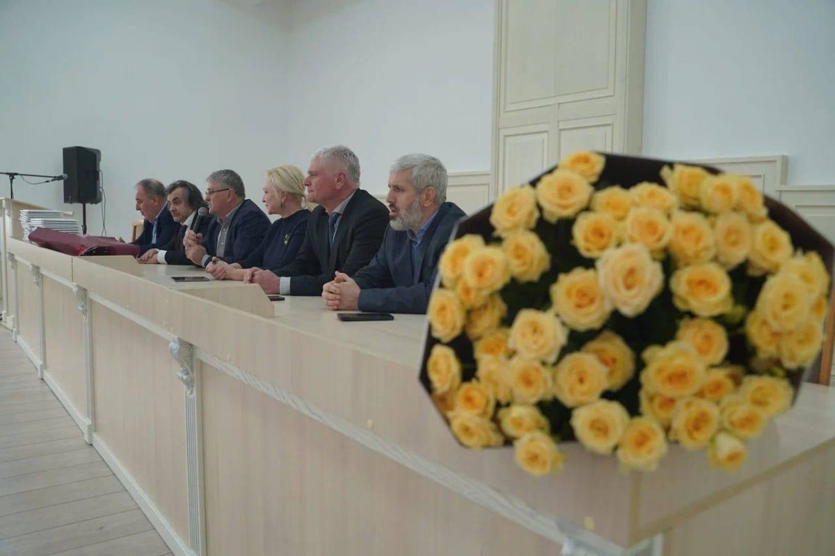 Депутаты от «Единой России» наградили отличившихся работников образования в Кизилюрте и Кизилюртовском районе