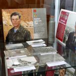 При поддержке «Единой России» в Волжском открылась выставка «Отечеству на верность присягая»