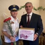 Депутат Ашот Хбликян поздравил ветерана Ивана Филипповича Комлева с Днем защитника Отечества
