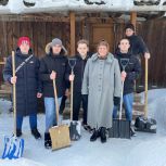 Волонтеры партии помогают жителям региона в борьбе с последствиями снегопада