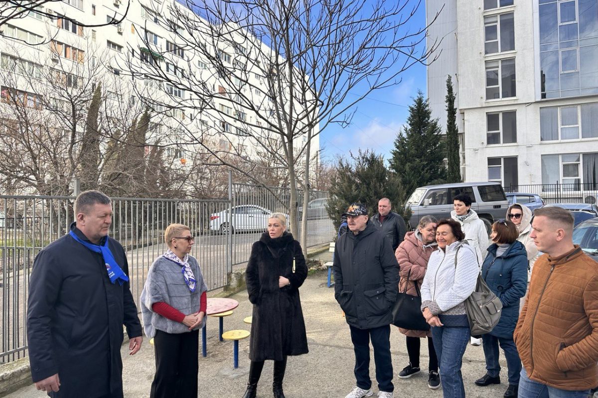 Партийцы продолжают проводить встречи с севастопольцами в целях исполнения  партпроекта «Жители МКД»