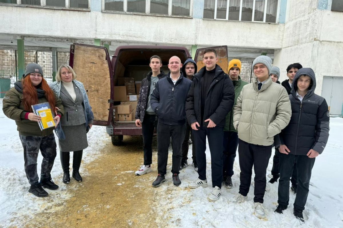 Поддержим наших защитников: липецкие школьники отправили на СВО письма и  гуманитарку