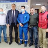 Единороссы поздравили сотрудников скорой помощи с наступающим 23 февраля