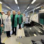 Аркадий Чернецкий посетил промышленную  площадку по разработке и  производству электронных устройств