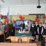 «Единая Россия» установила две Парты Героя в школах Тынды Амурской области