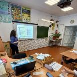 Партийцы проводят уроки цифровой грамотности в Варненском районе