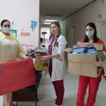 Сторонники «Единой России» передали в детскую больницу Луганска телевизор