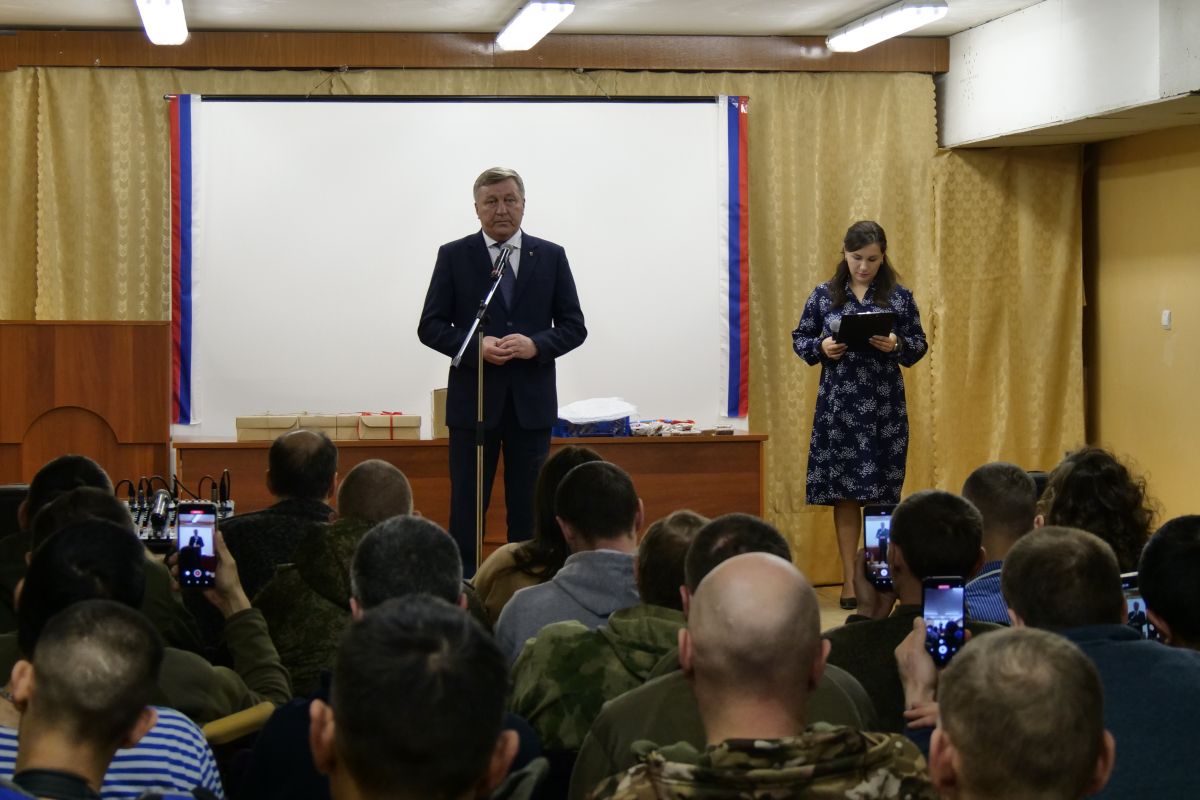 «Тепло для героя»: «Единая Россия» передала гуманитарную помощь в военный госпиталь