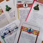 Школьники Южноуральска написали теплые письма для бойцов СВО