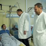 Единороссы навестили военнослужащих, проходящих лечение в военно-медицинских учреждениях Петербурга