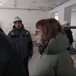 Наталия Фирюлина и Александр Усс проверили капремонт в школе №86 и строительство новой школы в Железнодорожном районе Красноярска