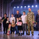 Активисты партии в селе Кочубеевском открыли Год семьи