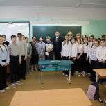 В школе №40 Череповца появилась Парта героя имени Руслана Тряничева