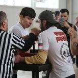 В Грозном при поддержке «Единой России» состоялся турнир по армрестлингу среди людей с нарушениями слуха