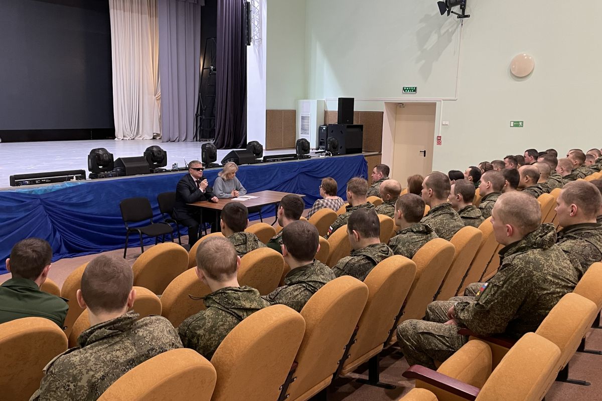 Владимир Вшивцев встретился с военнослужащими городского округа Восход