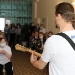 В Нижнем Новгороде при поддержке «Единой России» для пациентов госпиталя ветеранов войн организовали праздничный концерт
