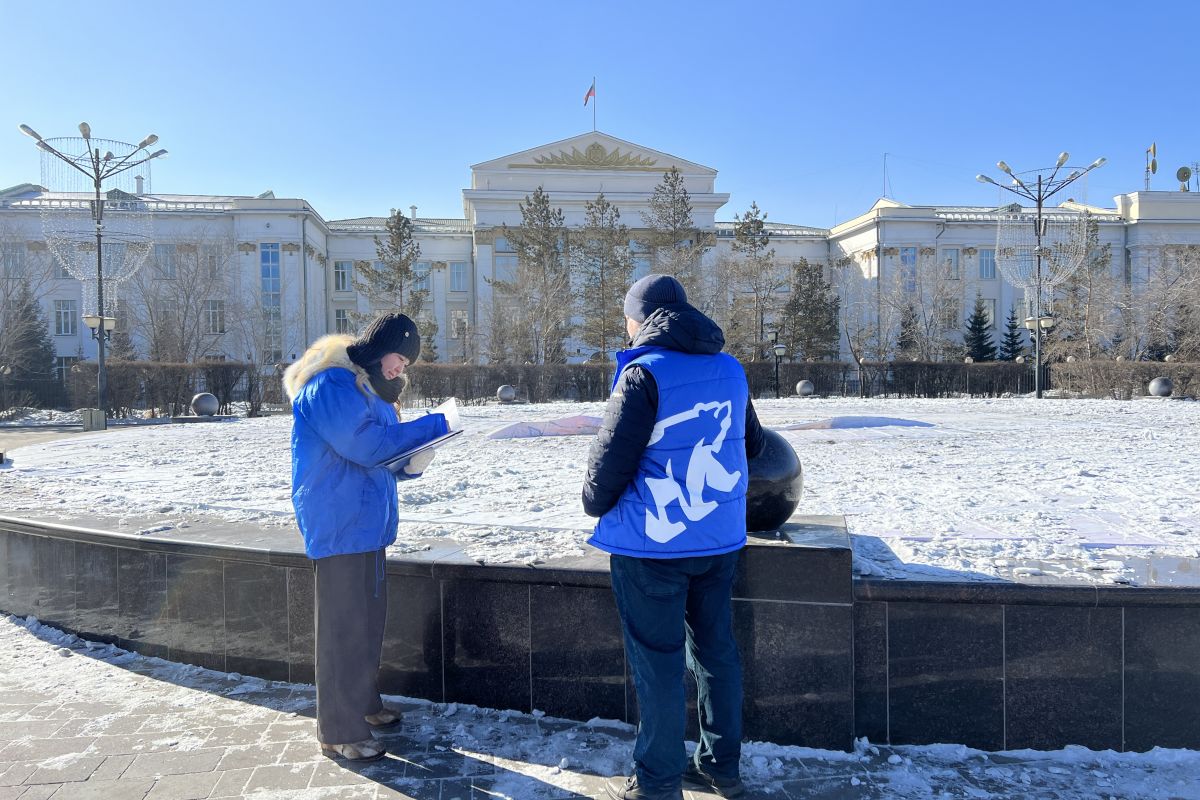 Партийцы проверили результат демонтажа Ледяного городка на площади Ленина