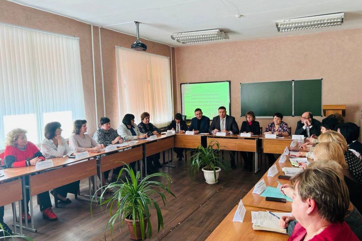 Парламентарии обсудили в Балашове варианты решения проблемы с дефицитом учителей