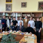 Урок мужества: Накануне Дня защитника Отечества старшеклассники школы № 14 Ангарска встретились с участниками СВО Денисом Ягодзинским и Вагизом Бикбулатовым