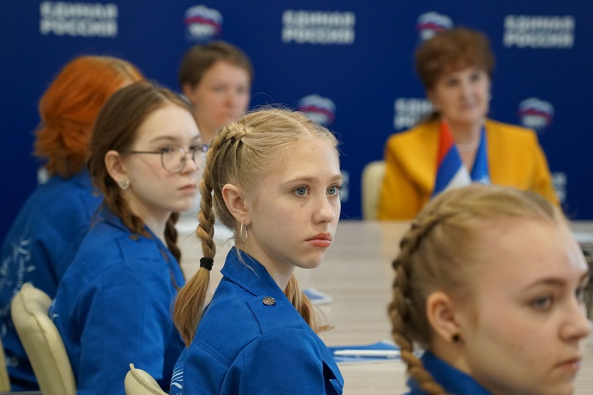 Барнаульские школьники приняли участие во Всероссийском открытом уроке «Русская весна в Крыму и Севастополе»