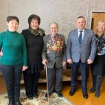 Партийцы поздравили фронтовика с 99-летием