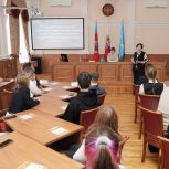Депутаты Барнаульской гордумы подводят итоги месячника молодого избирателя