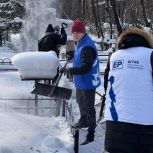 В Кузбассе активисты «Единой России» очистили захоронения героев Великой Отечественной войны