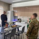 Депутат «Единой России» Ашот Хбликян поздравил семью участника специальной военной операции с Днем защитника Отечества