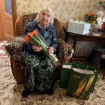 Депутат «Единой России» Анна Касьяненко поздравила ветерана ВОВ Елену Васильевну Горобец из Азова с 101-м днем рождения